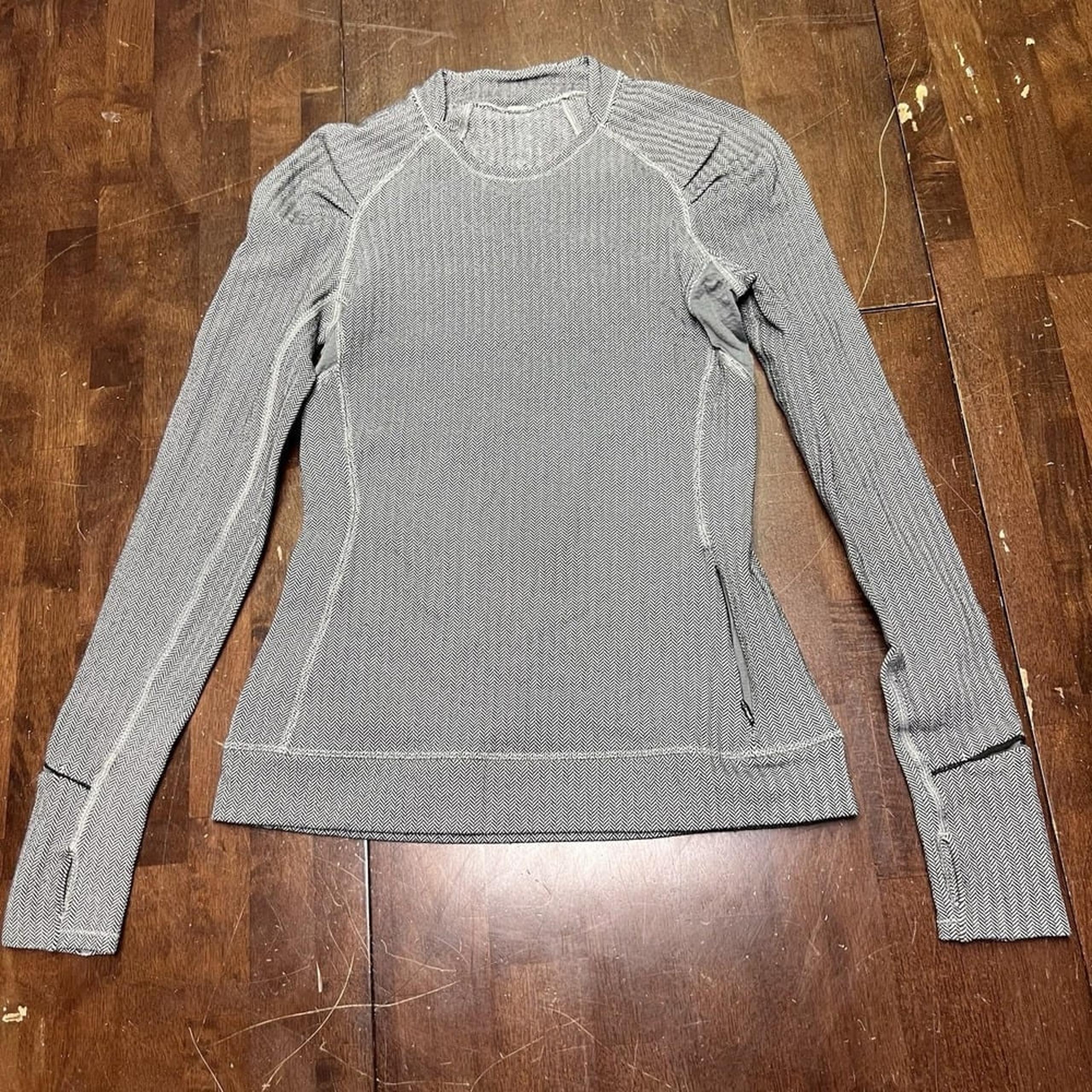 Lululemon Think Fast Long Sleeve Shirt Top Size 4 Gray Stripe Thumbholes EUC