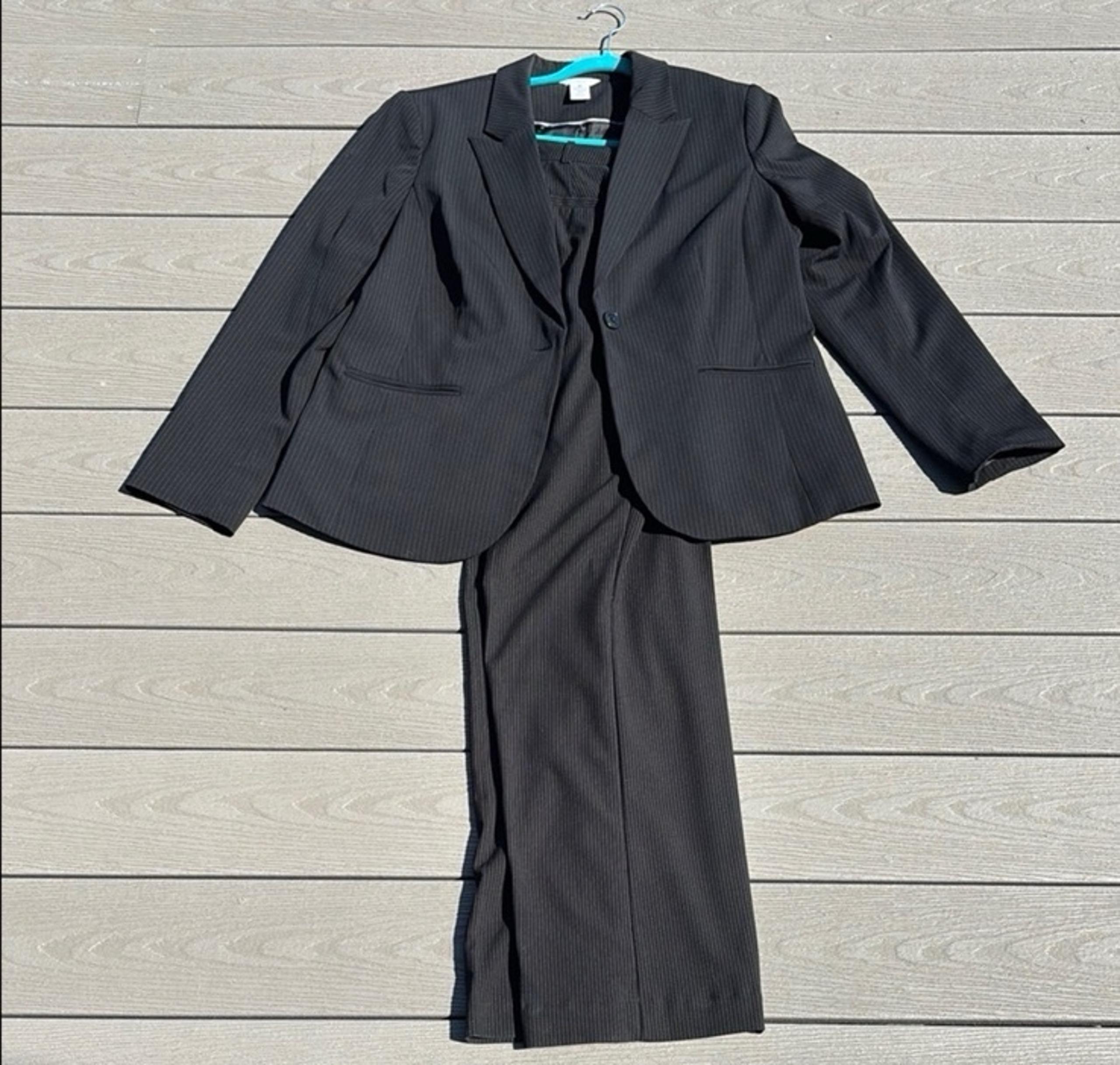 Striped Pantsuit READ DESCRIPTION Liz Claiborne + Worthington