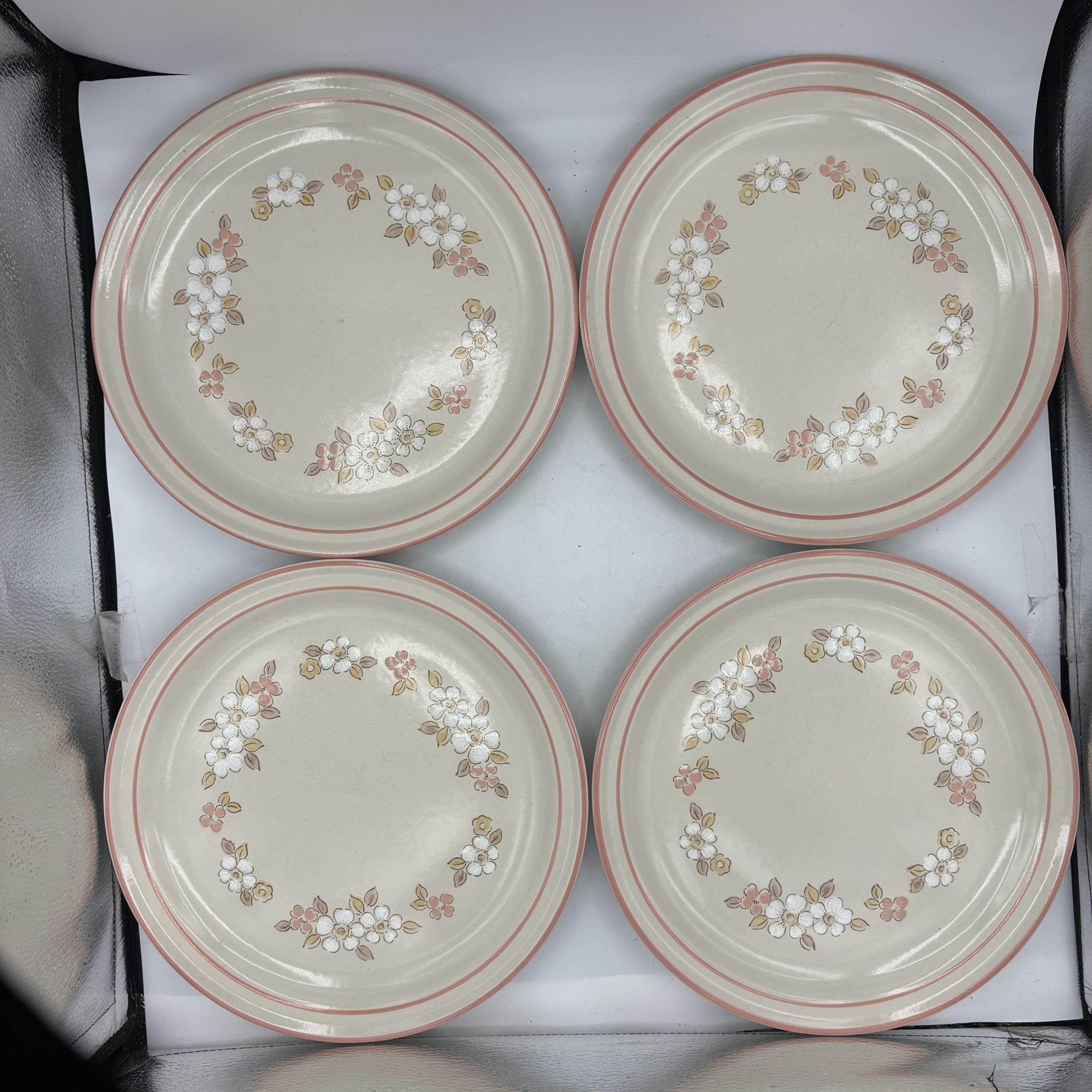 Vintage Hearthside Chantilly Stoneware Dinner Plates 10.5 Fleur de Bois Set of 4