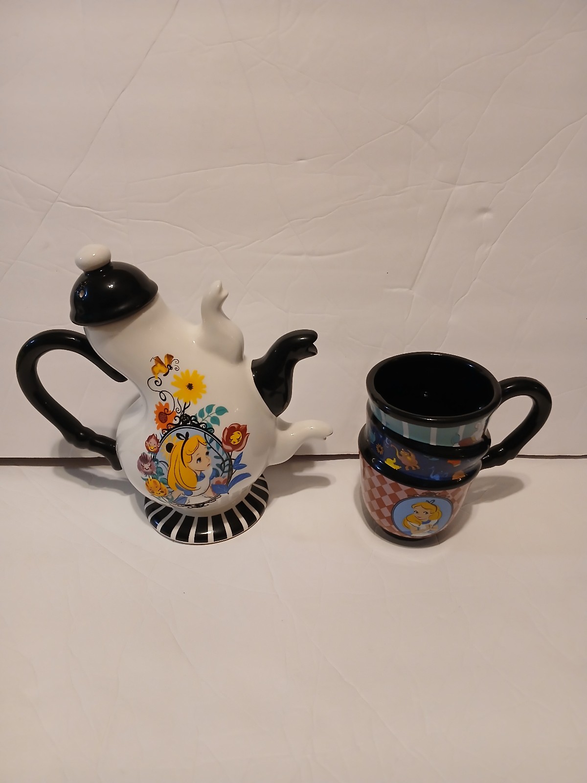 Disney Parks Alice In Wonderland Teapot Three Spout And Tea Cup Set Black White