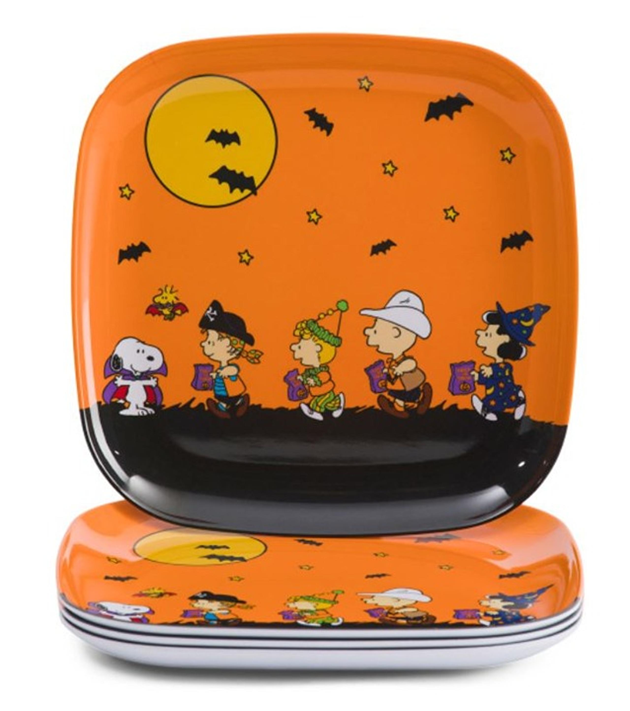 Peanuts Gang Halloween Charlie Brown Scene MELAMINE Plates 10" (Set of 4)