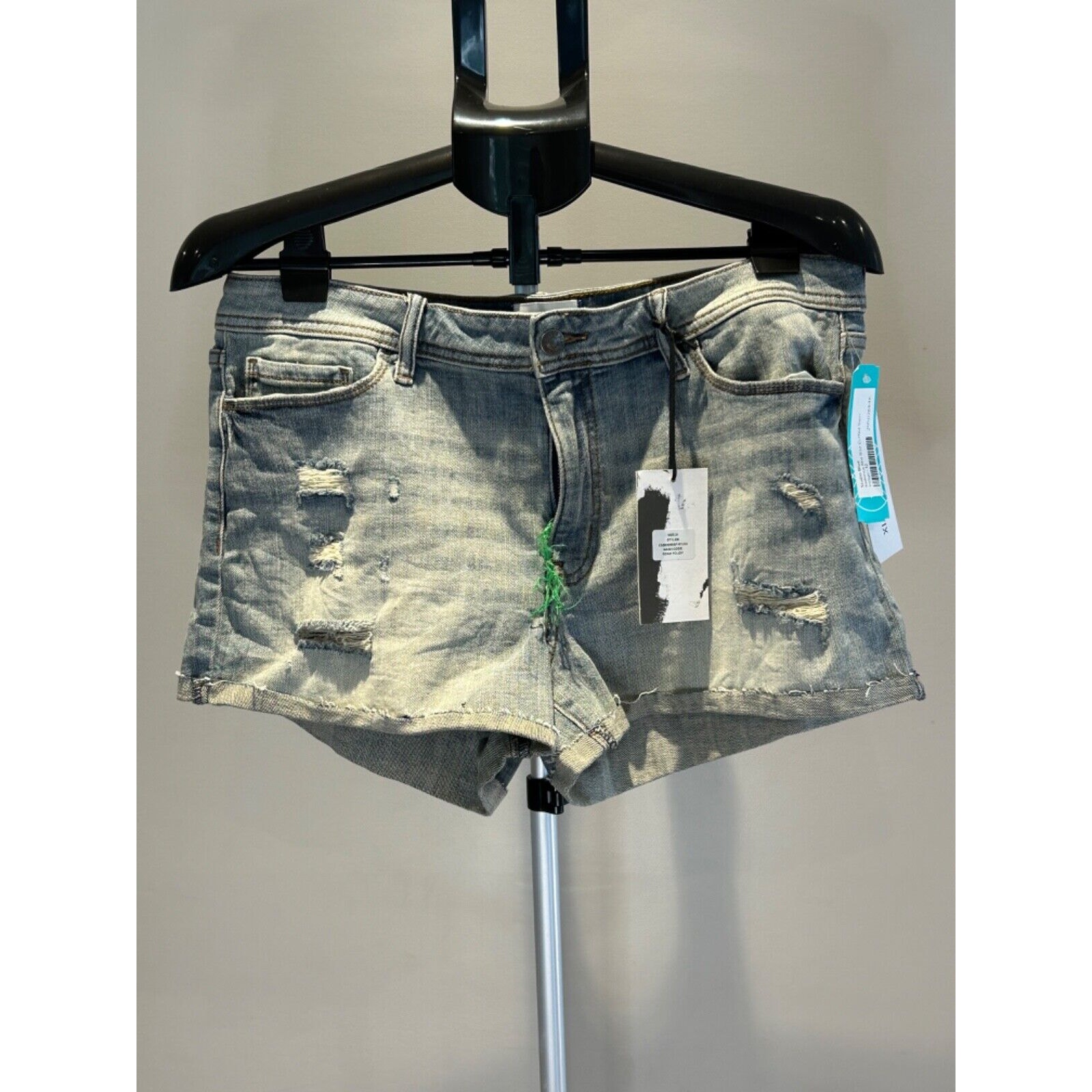 *New* Studio Blue Women's size 31 Shorts