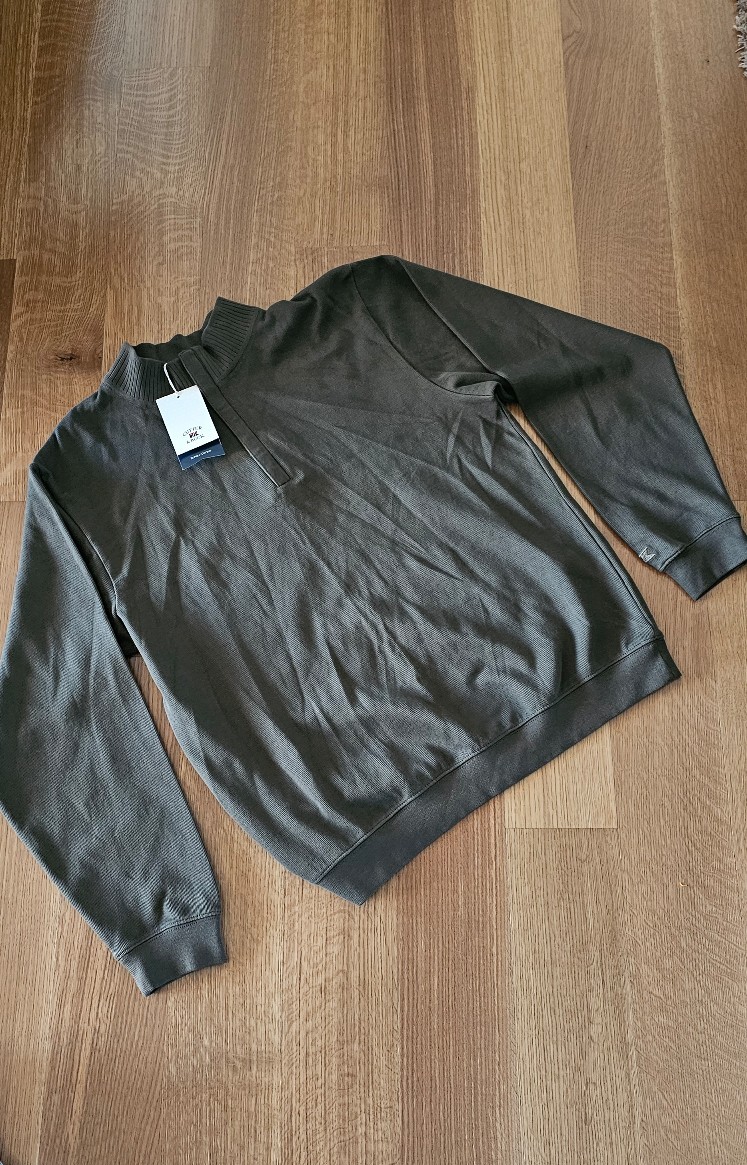 Cutter and Buck Quarter Zip Pull Over Sweater