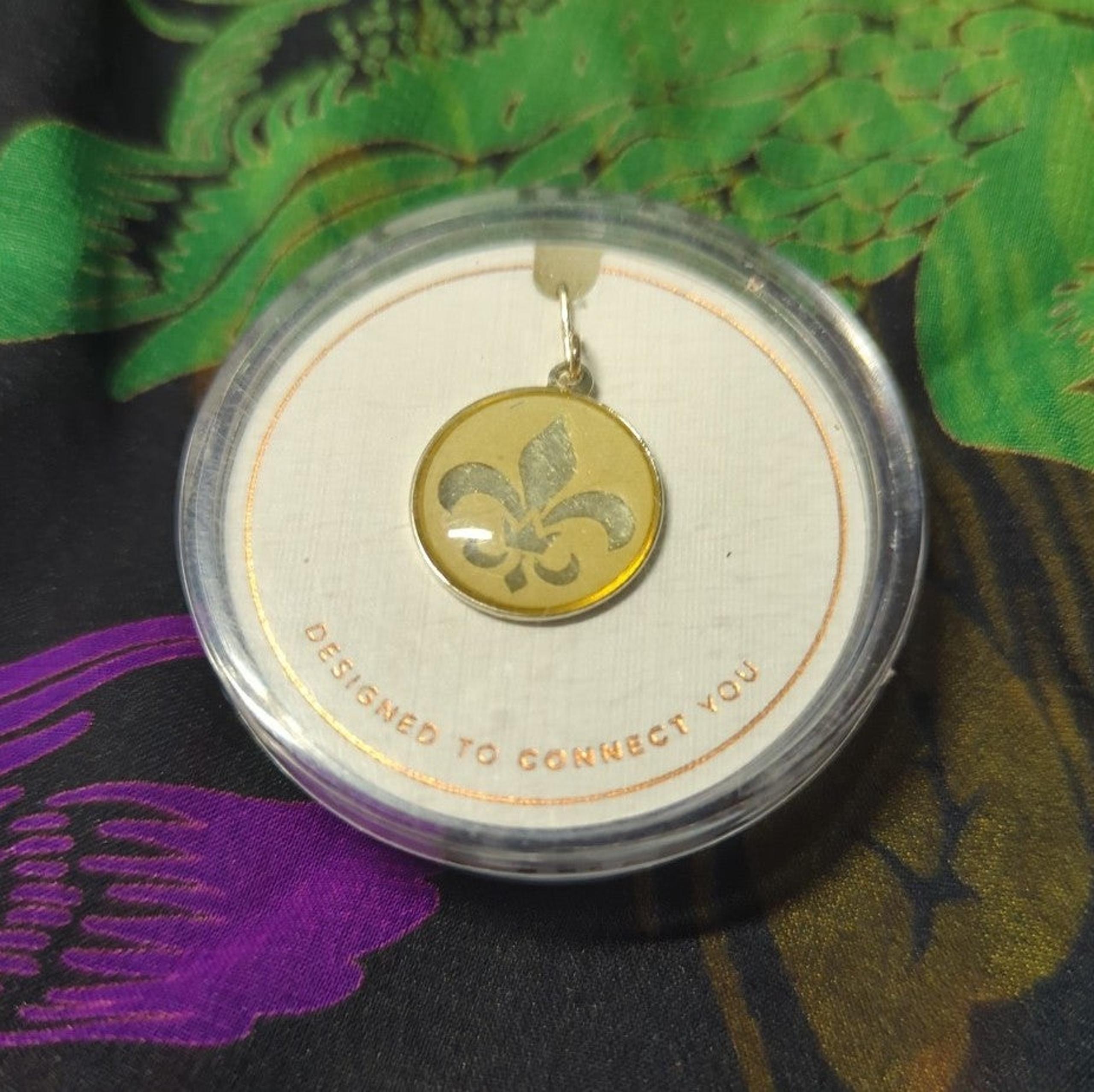 ALEX AND ANI Fleur De Lis Chain Station