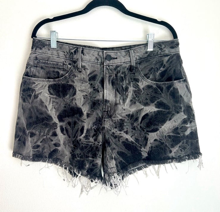 Good American High Rise Frayed Shorts In Marbled Black Size 12/31