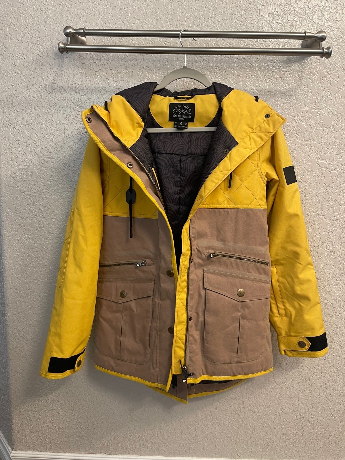 Saga Yellow Ski Jacket w/ faux fur hood & black snow pants