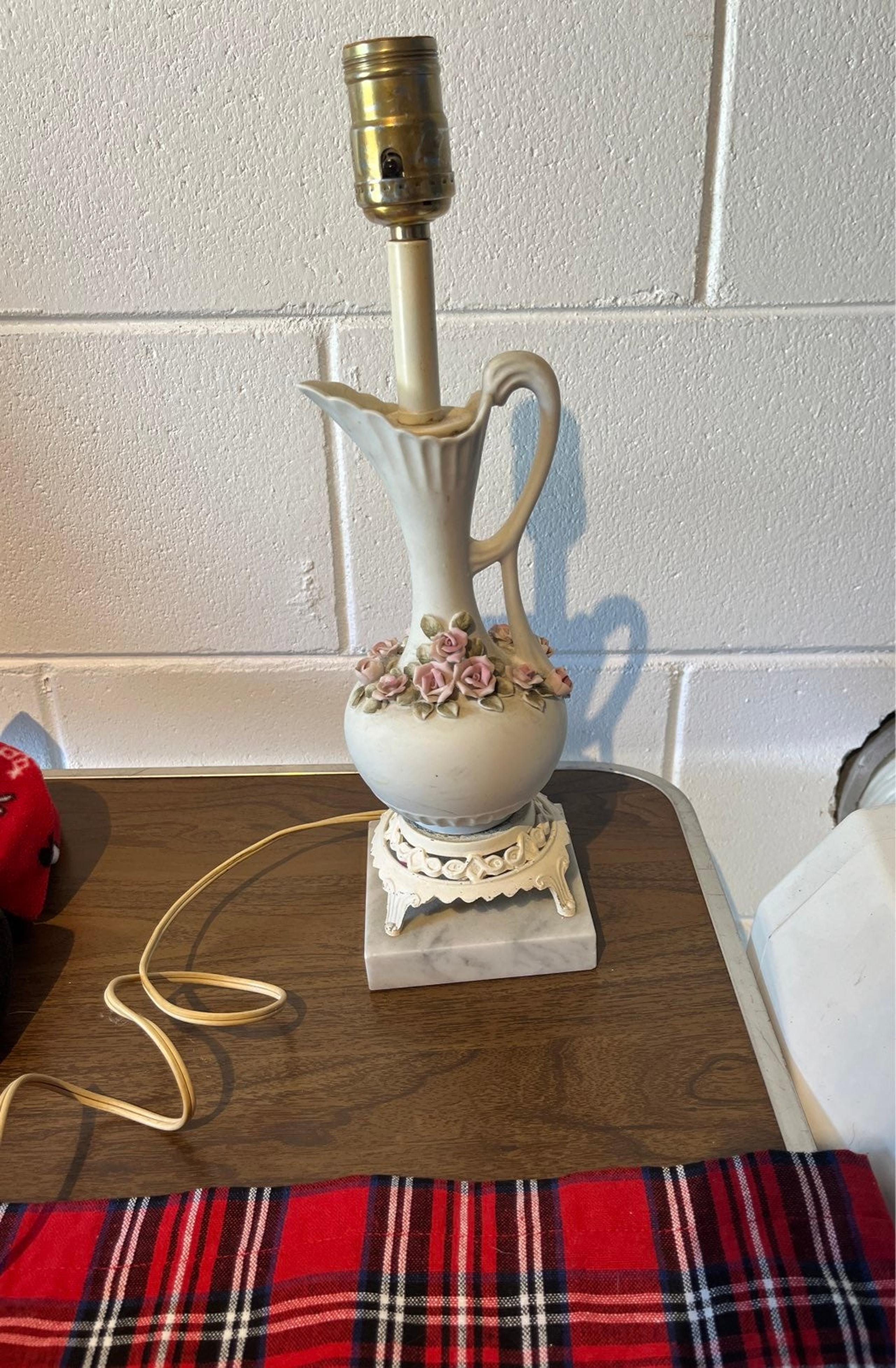 Porcelain table lamp
