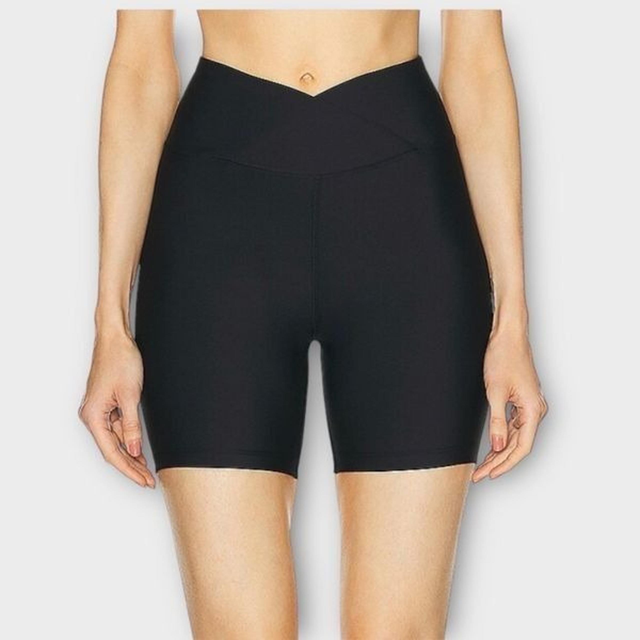 YEAR OF OURS V Waist Biker Short in Black Women’s Size XS NWT