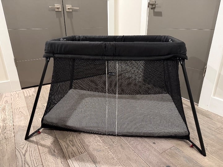 BabyBjorn Travel Crib Light
