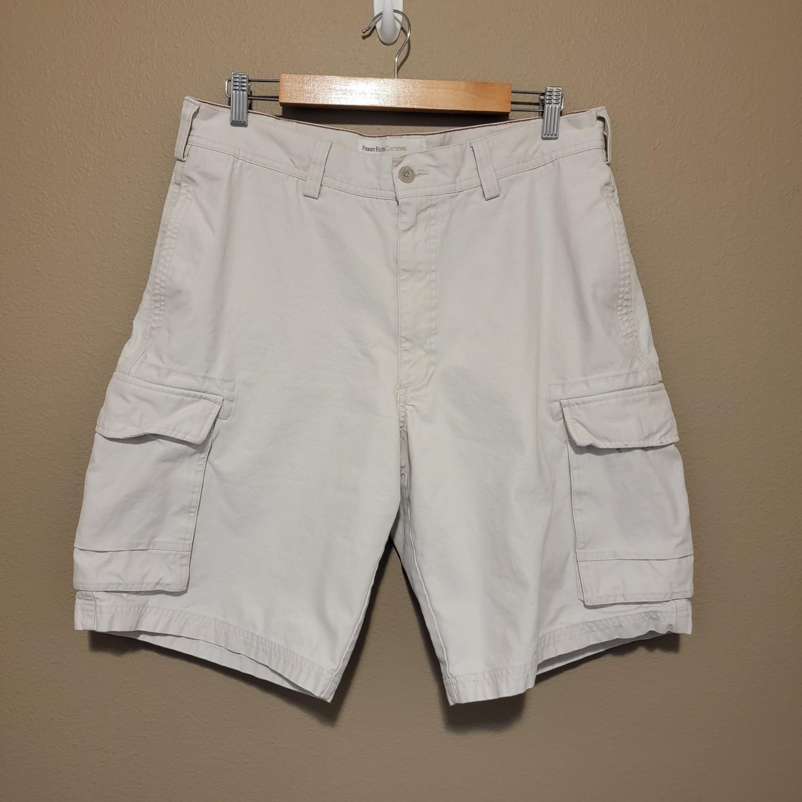 Perry Ellis Mens light weight cotton cargo shorts 34x11