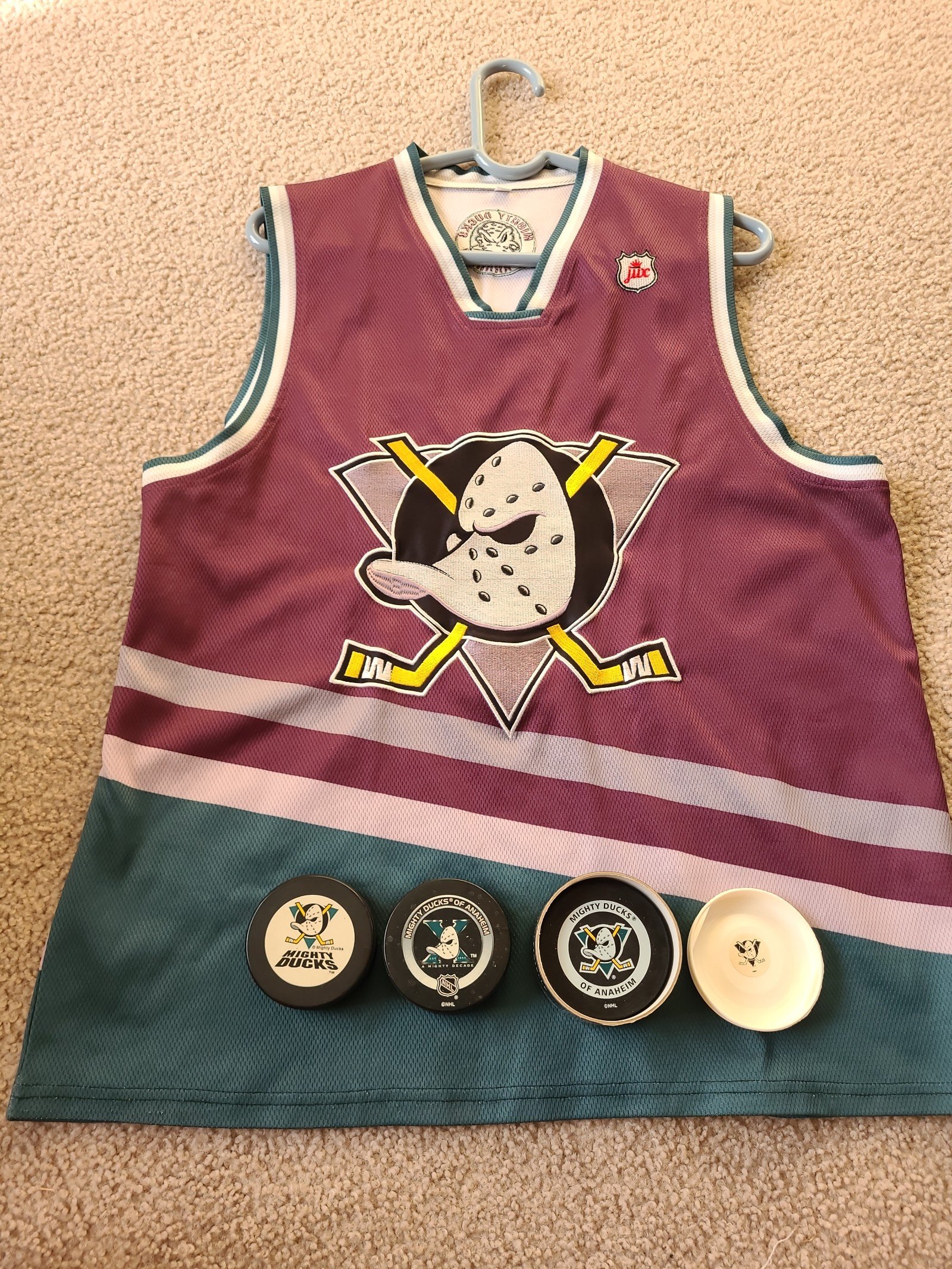 ULTIMATE MIGHTY DUCKS OF ANAHEIM 4-Item NHL Fan Pack Bundle Deal