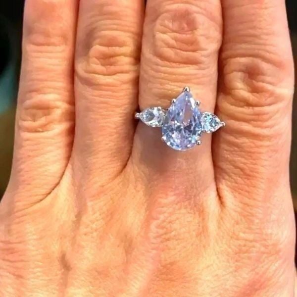Elegant Inlaid Rhinestone Teardrop Shaped ring sz 8