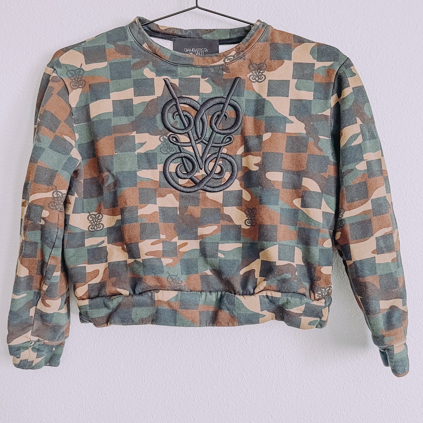 Giambattista Valli Cropped Camo/Checkered Print Long Sleeve Pullover. Size Small