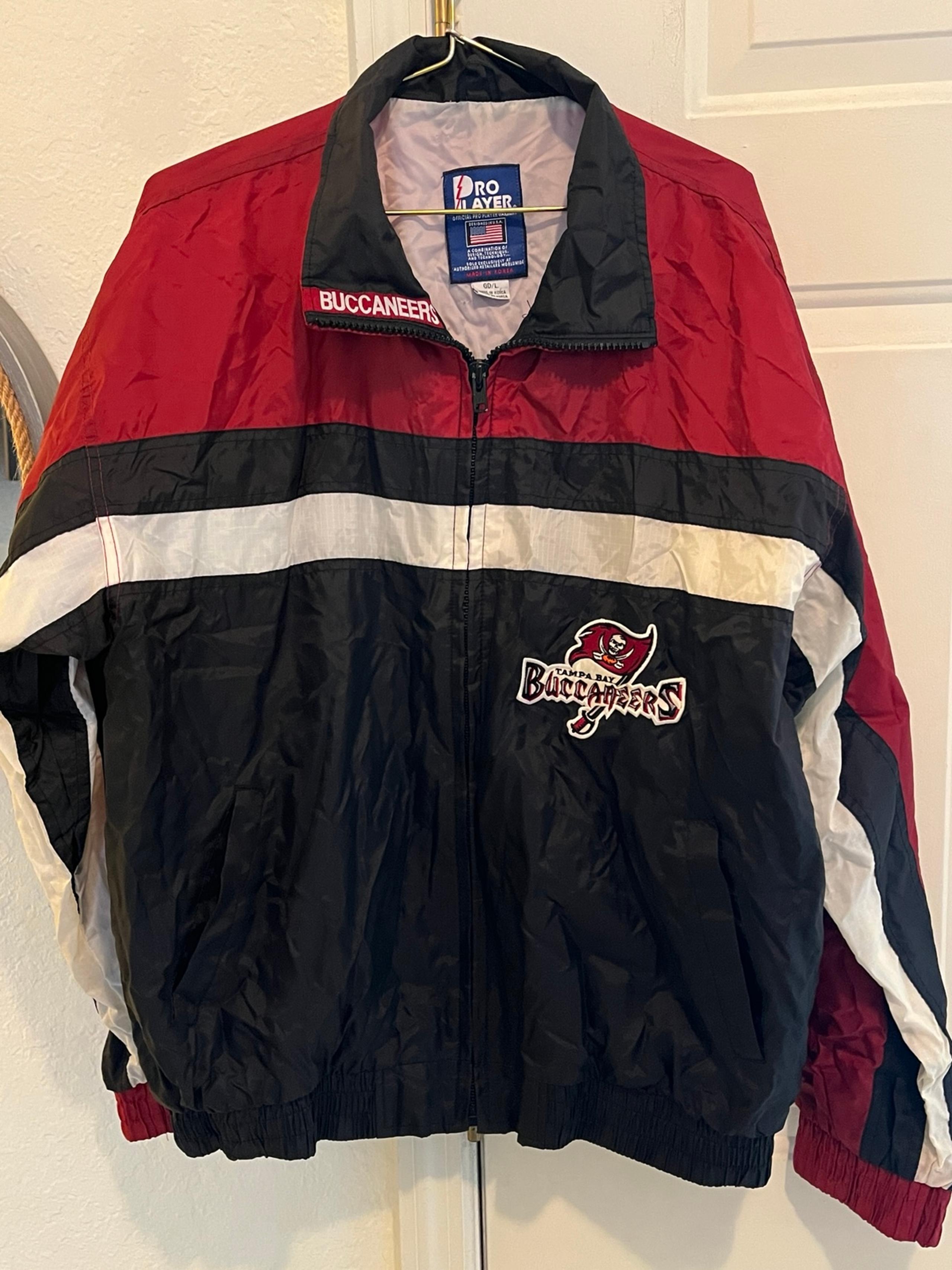 Men’s size large vintage pro player Tamp Bay Buccaneers windbreaker