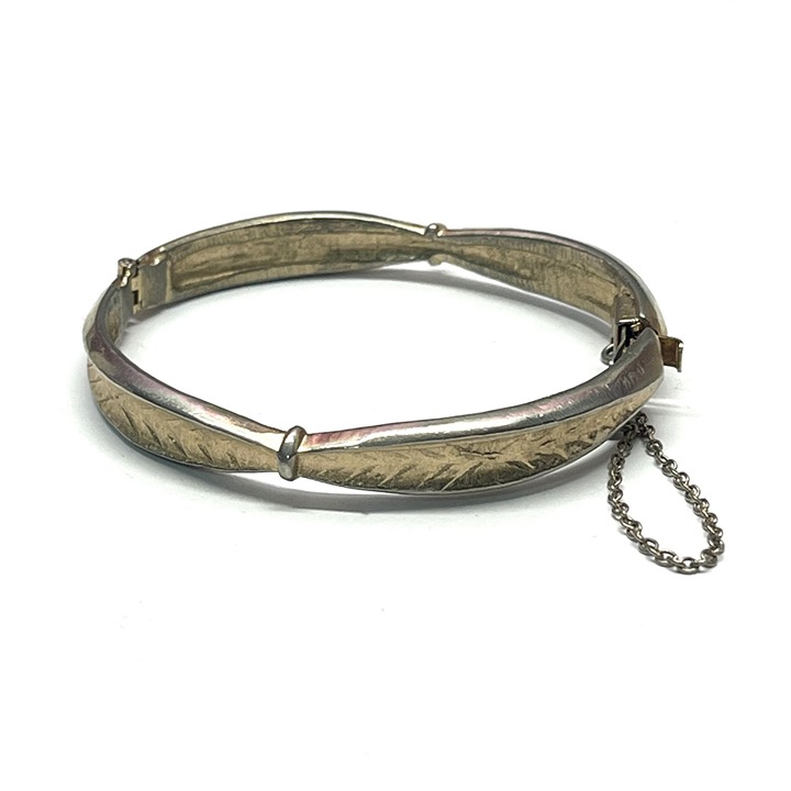 Vintage Gold Tone Bangle Bracelet.