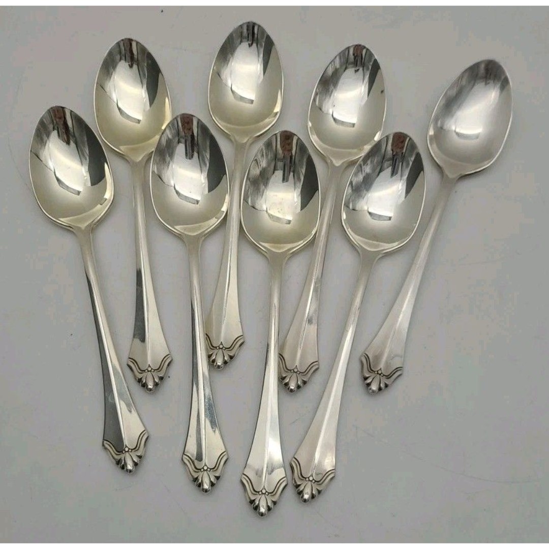 Set 8 Oneida Community Belcourt Silverplate Teaspoons
