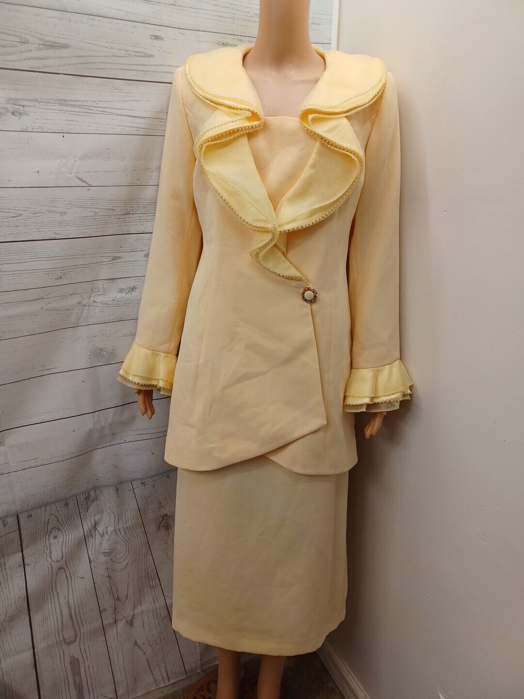 ML Studio suit set Pastel Yellow beige skirt blazer Beaded Sz 8