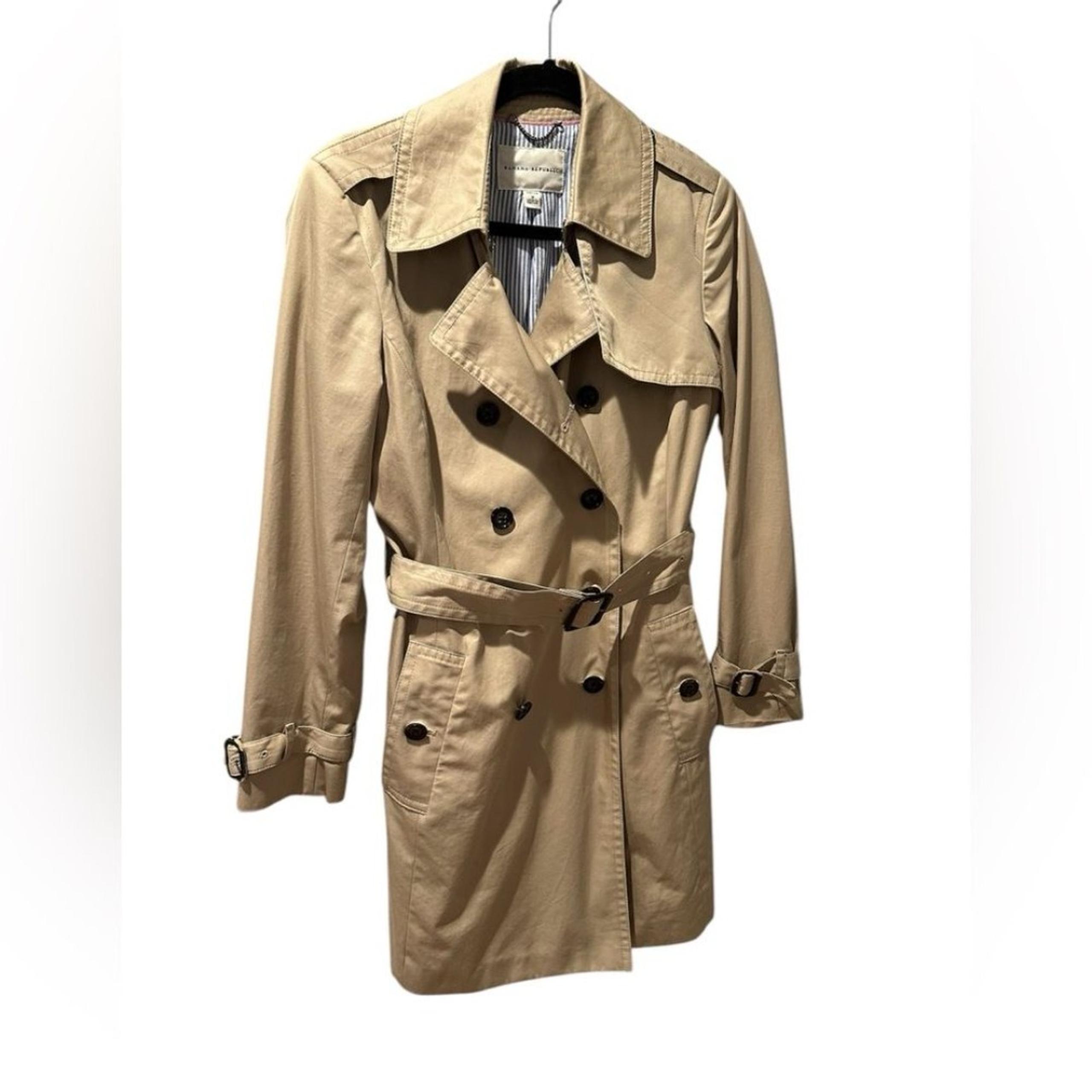 Banana Republic Trench-coat Vintage Tan Button down Size Medium Petite