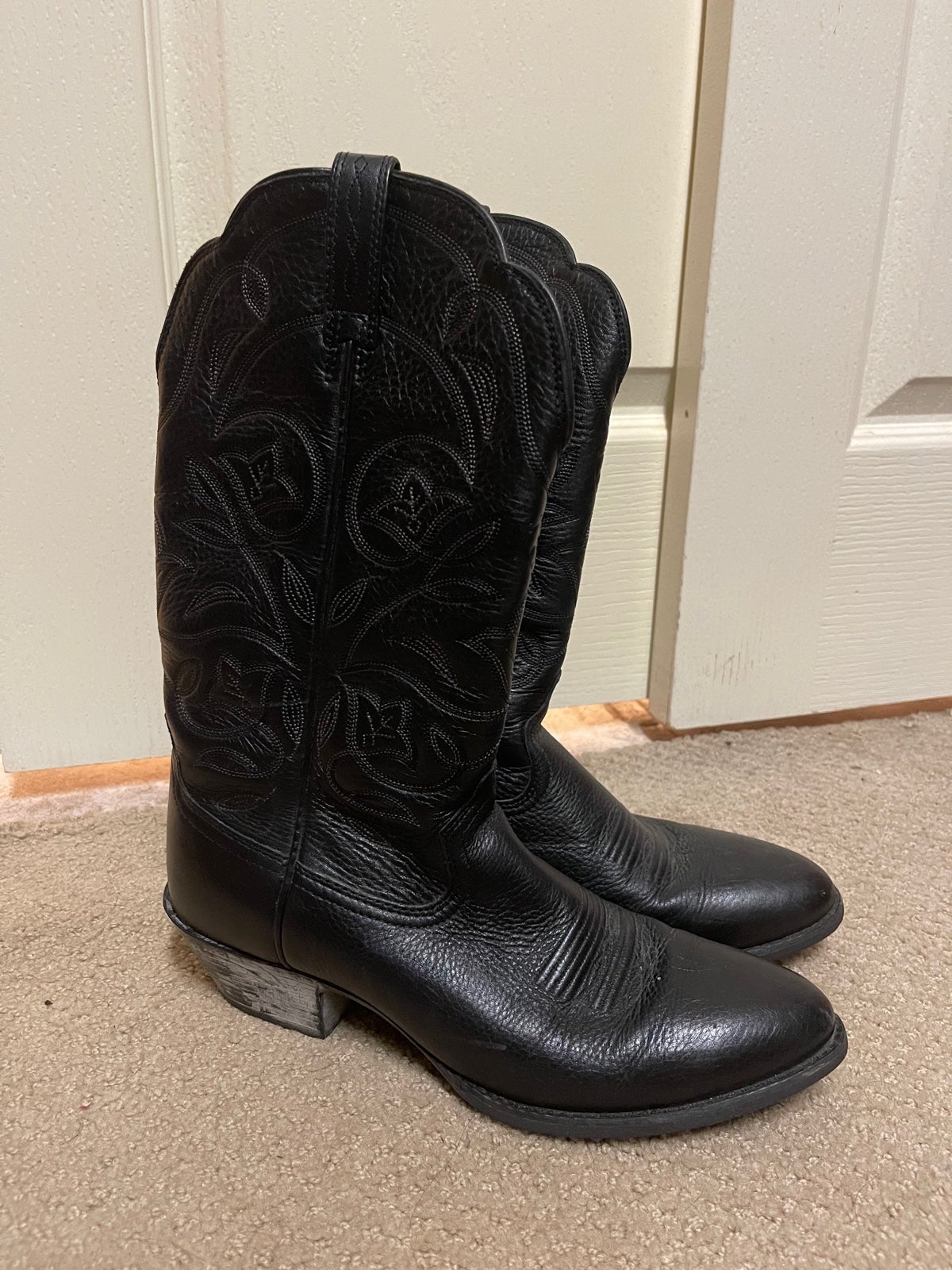Women’s Black Ariat Boots Size 9