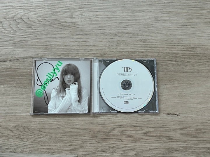 SIGNED Tortured Poets Department CD + Bonus Track The Manuscript with Insert