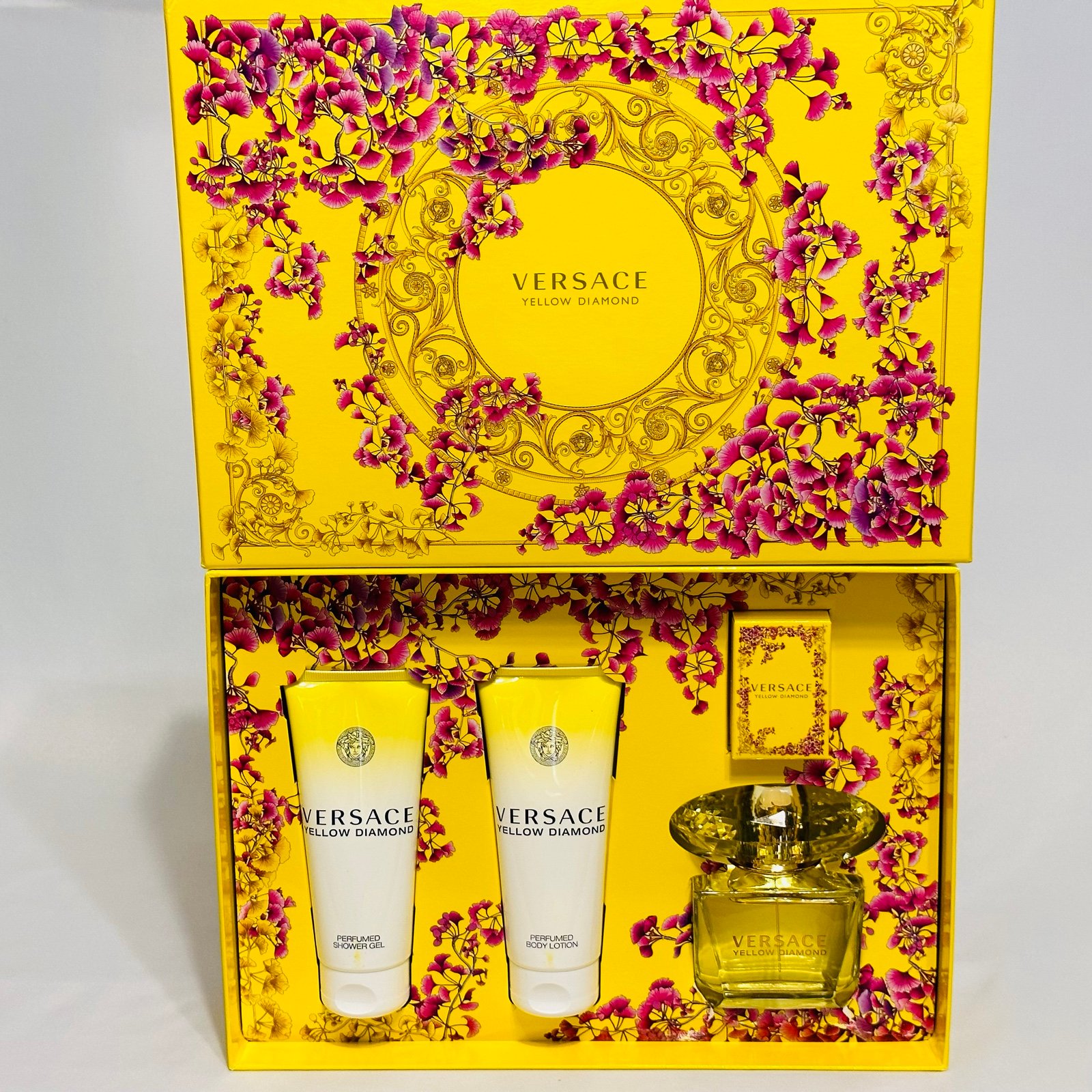 Versace Yellow Diamond 4 PCs Set for Women, 3.0 oz + 0.17 + 3.4 lotion + Gel
