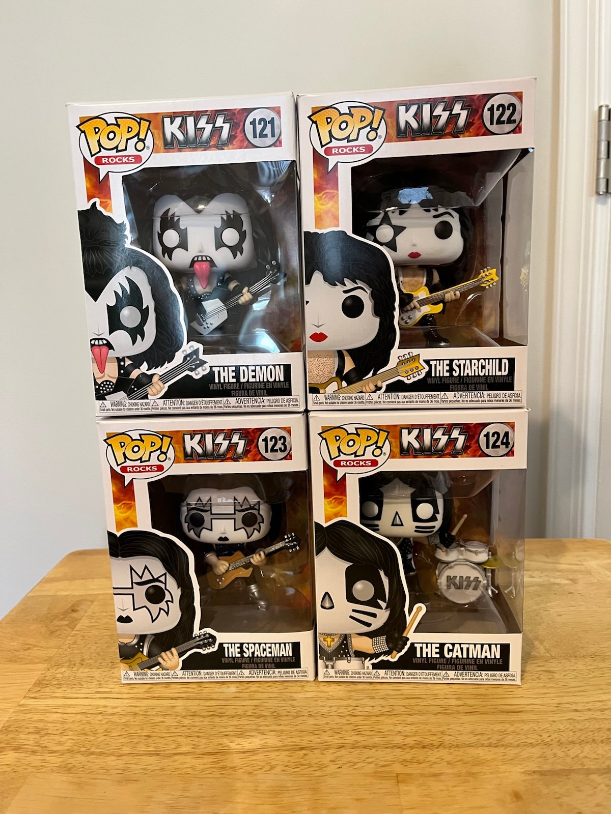 Kiss pops