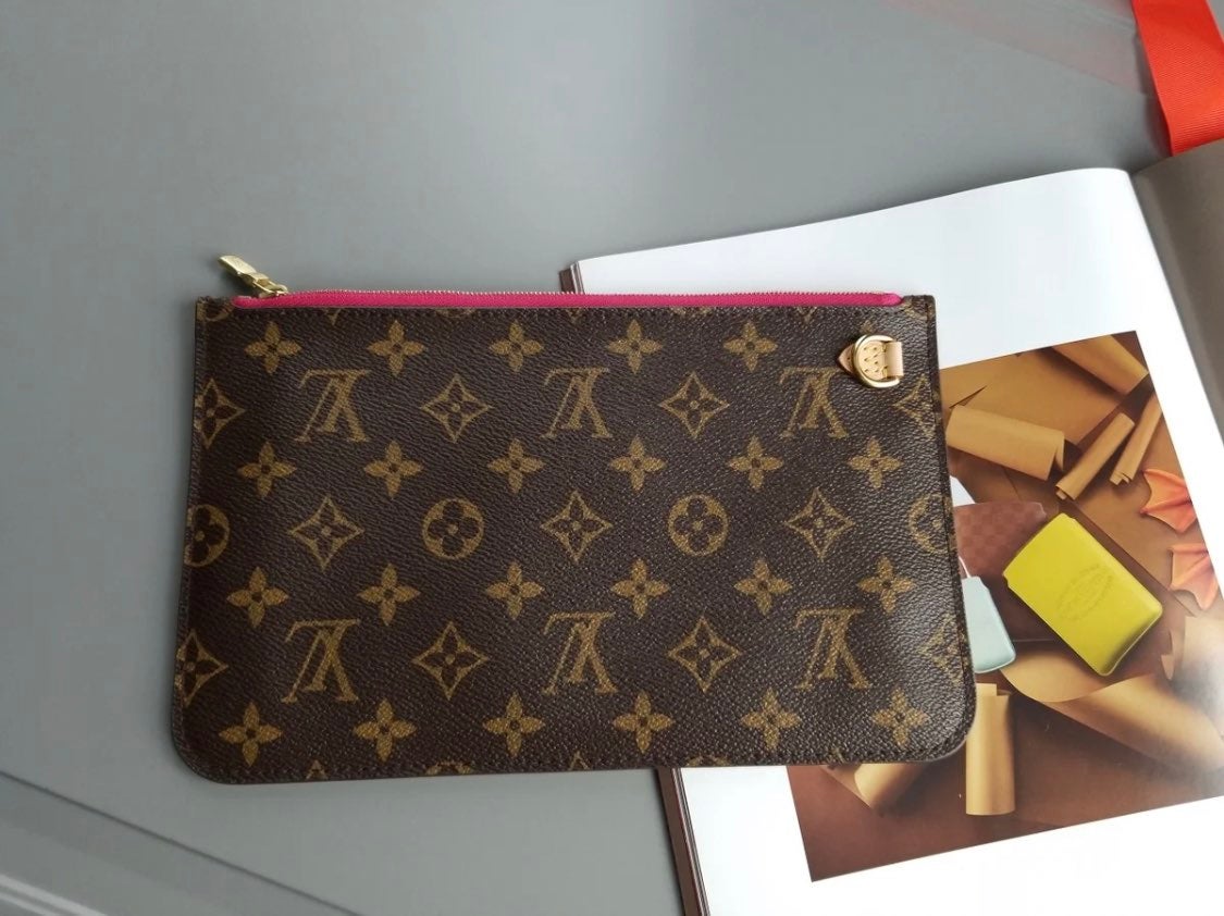 Louis Vuitton pouchette