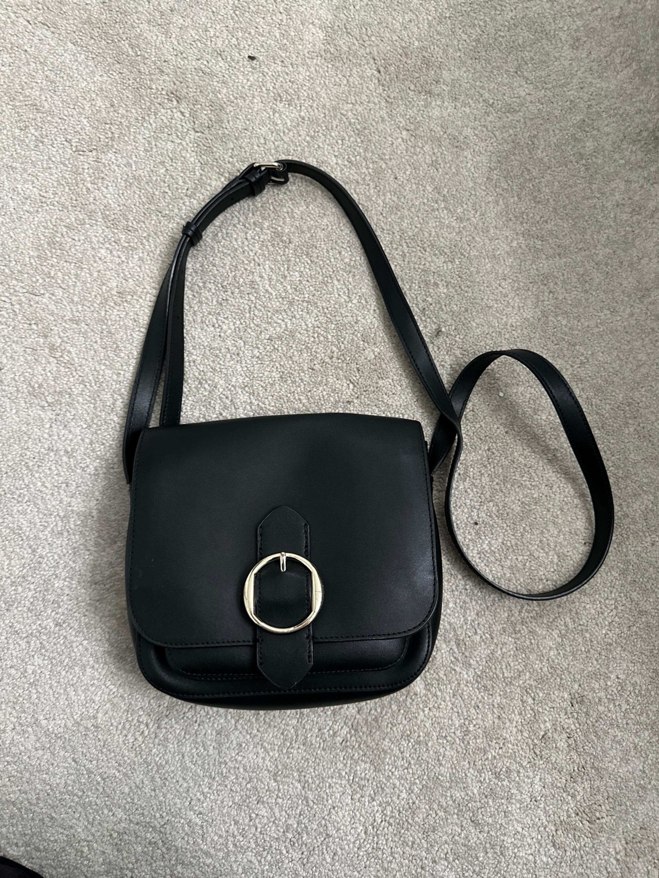 Cross body banana republic bag great condition black