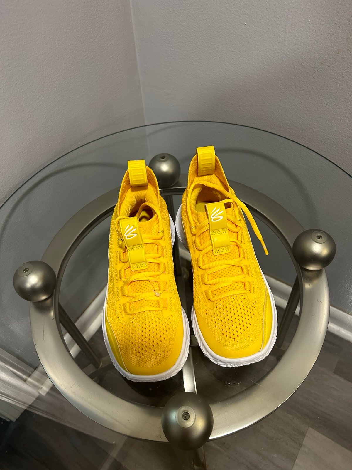 Under Armor Curry Flow Size 4Y Yellow