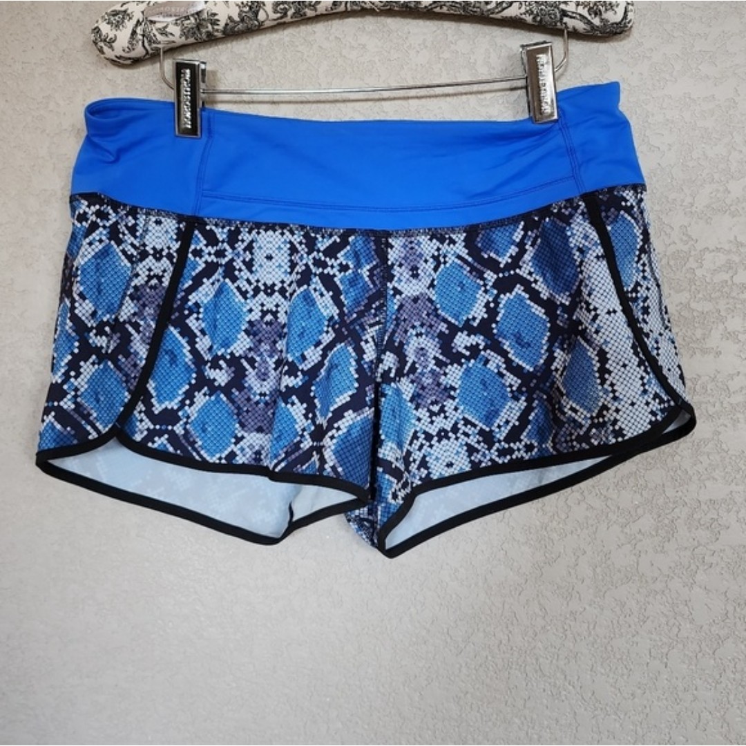 Lululemon 4in inseam shorts size 8 snake print