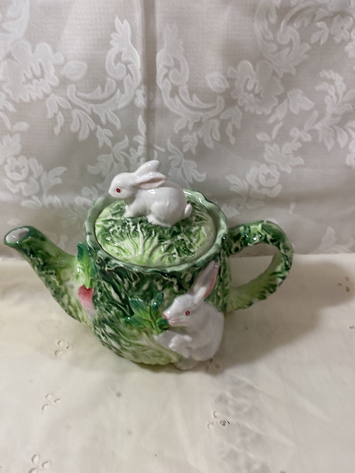 VINTAGE: 1988( MCMLXXXVIII) HAND PAINTED RABBIT PATCH TEA•POT