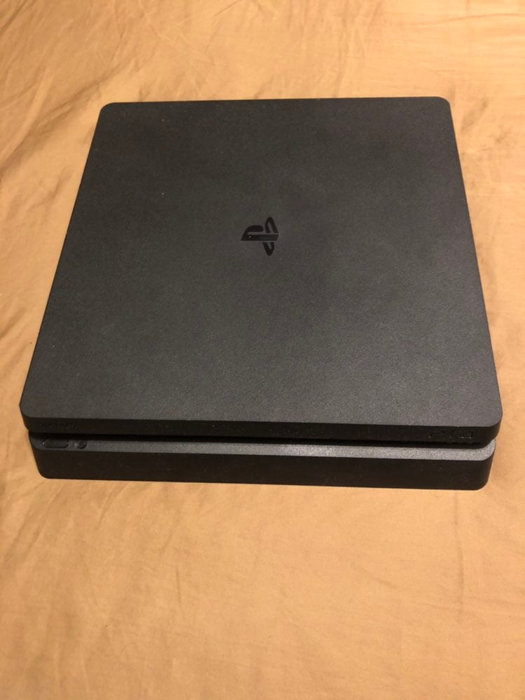 PS4 Slim bundle