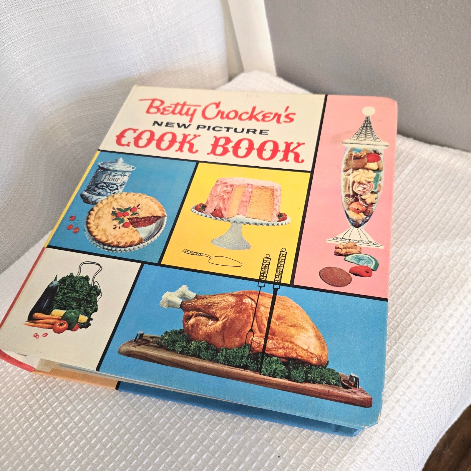Vtg Betty Crocker's New Picture Cookbook 1st Edition 1961 Retro Kitchen