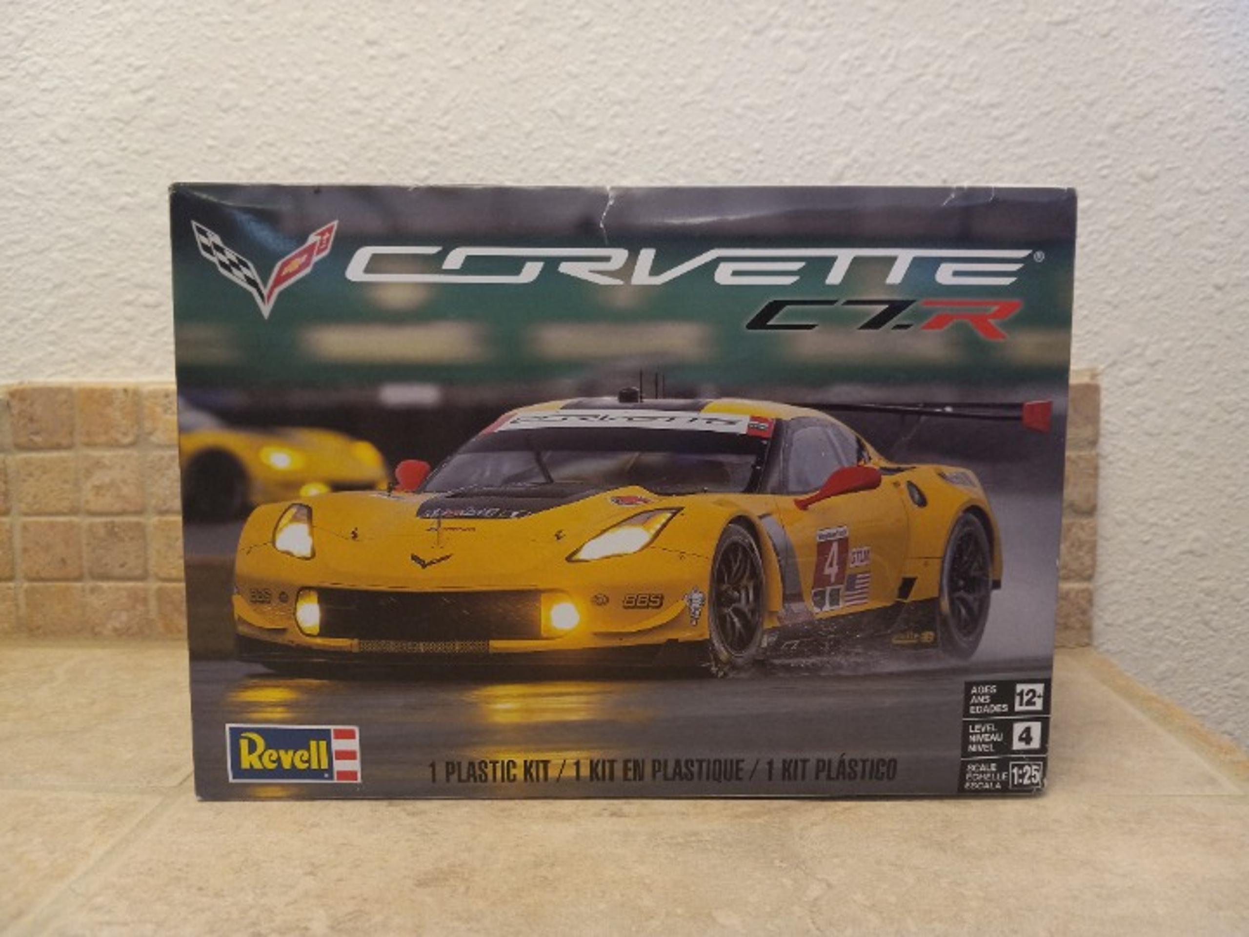 Revell Chevrolet Corvette C7R LeMans Edition Model Car Build 1:25