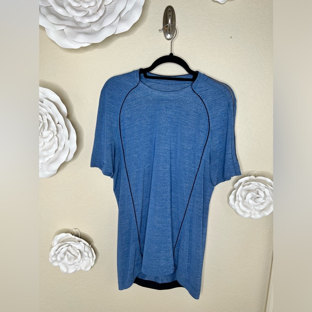 Lululemon Metal Vent Tech Blue Short Sleeve Active Wear Shirt Size Large