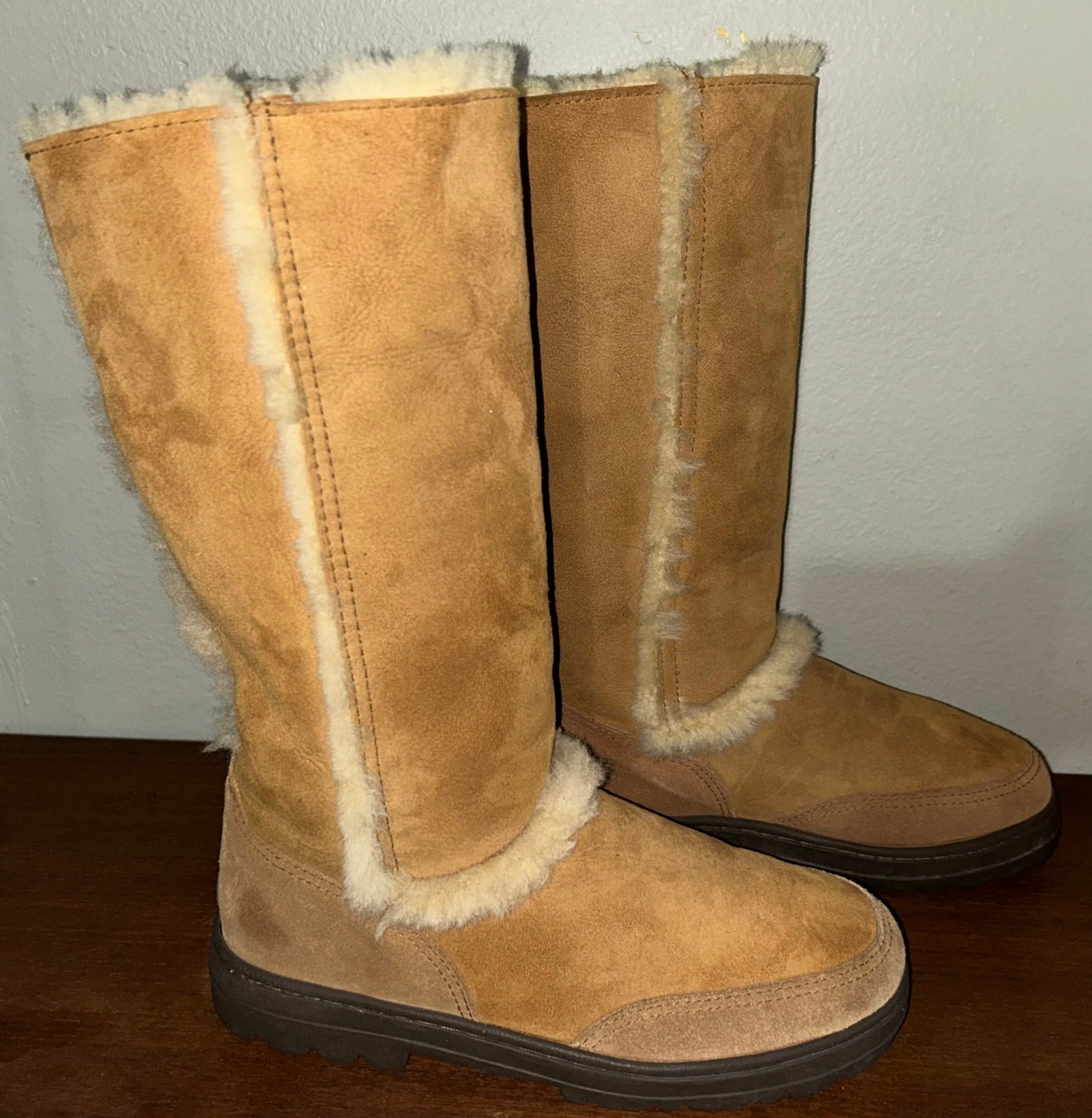 UGG SUNDANCE II REVIVAL TALL CHESTNUT WATER RESISTANT BOOT US 9 / EU 40 / UK 7