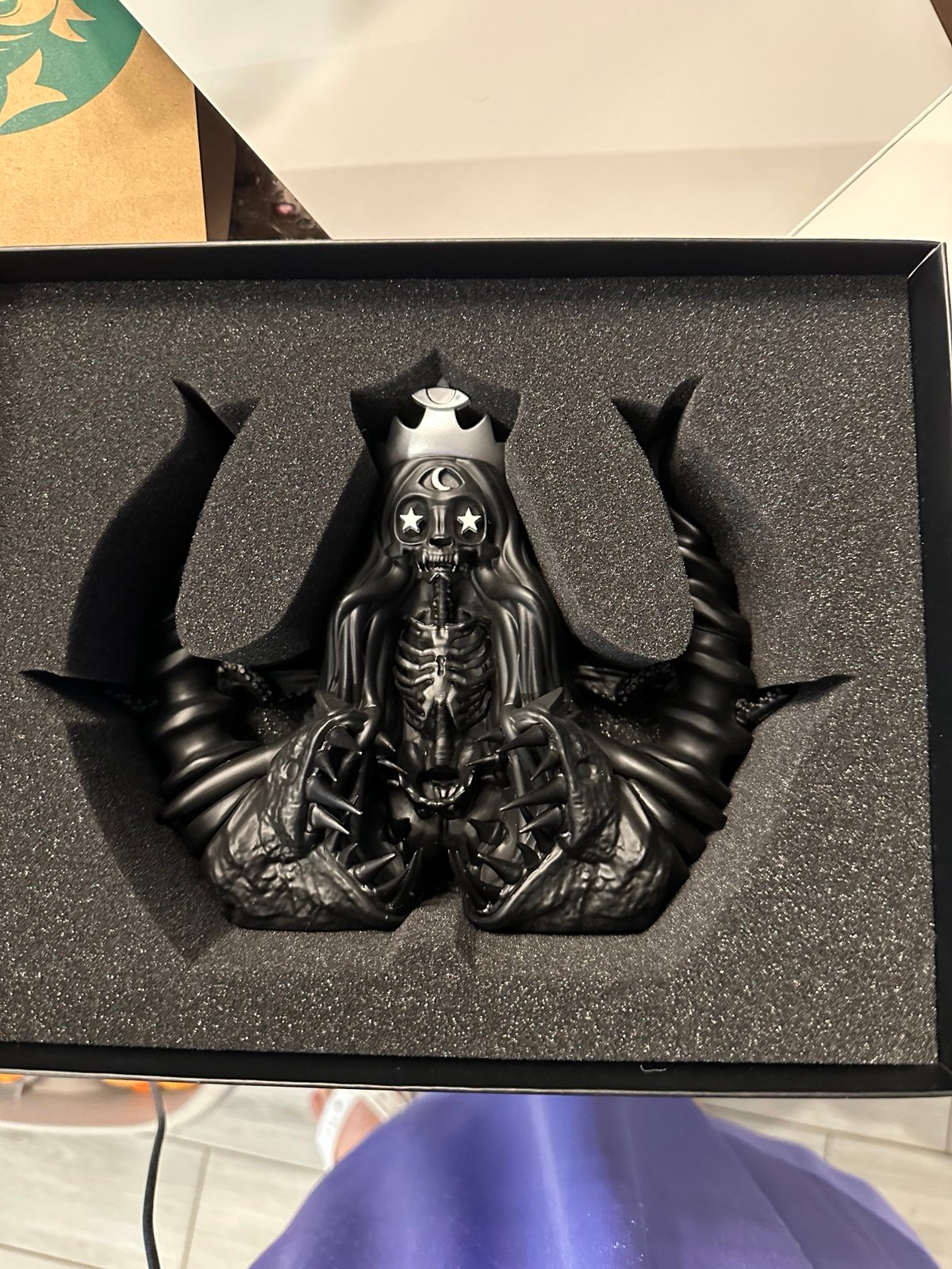 Martian toys Slave to the Siren by RXSE7EN x Oasim Karmieh