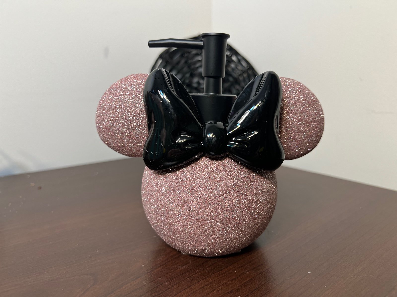 Disney Minnie Mouse Head With Black Bow Pink/Purple Glitter Pump Soap Dispenser.