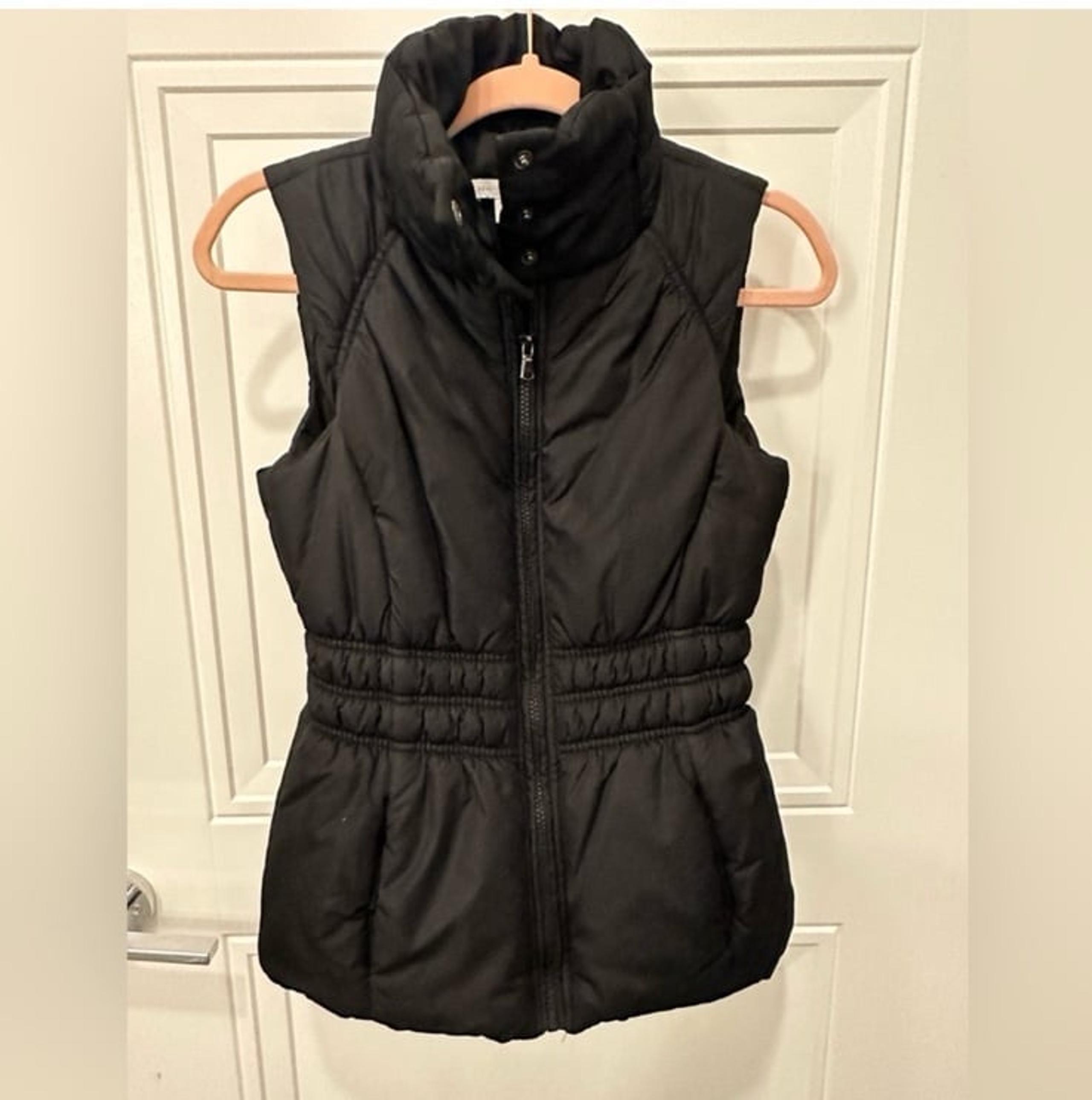 NWOT New York & company black puffed vest size xs