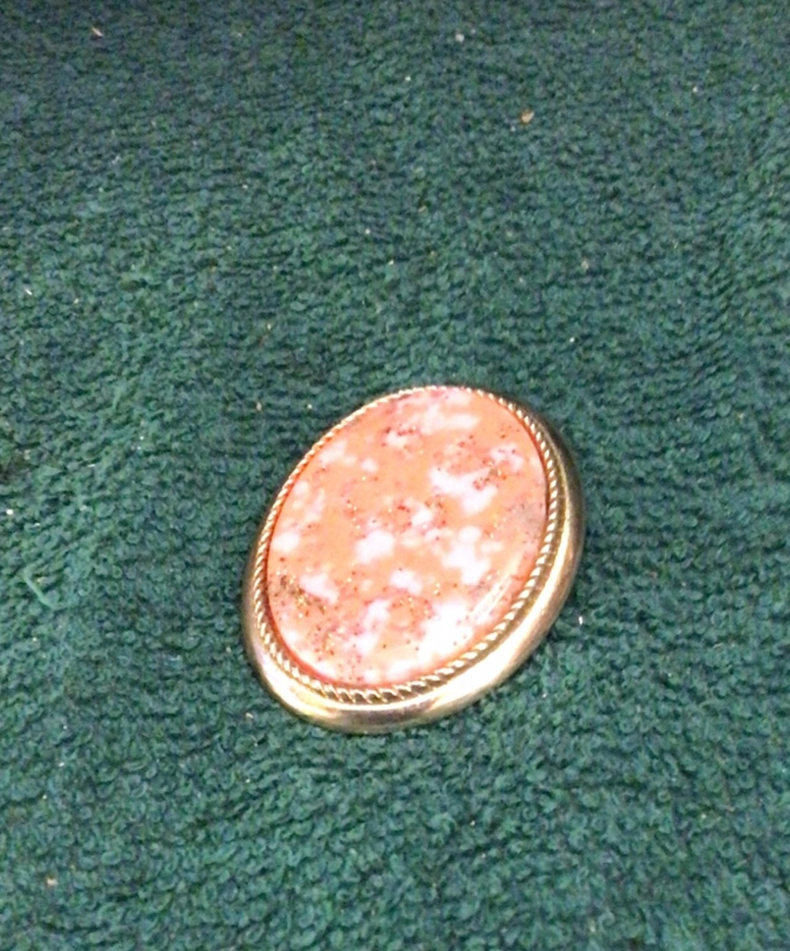 Vintage 1974  Sarah Coventry Coraline.Pink with gold flecks brooch pendant RJBBC