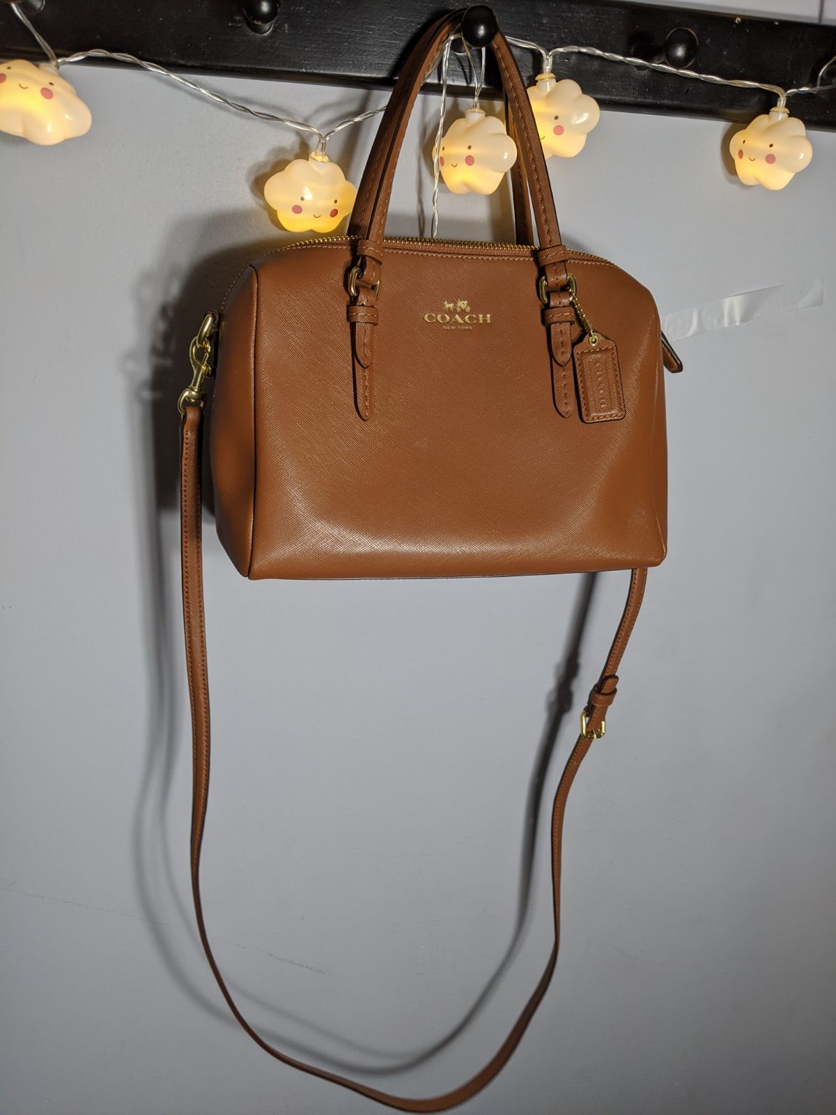 Coach purse with detachable straps