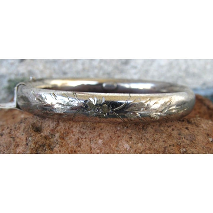 Vintage 925 Sterling Silver Binder Brothers Etched hinged Bangle bracelet