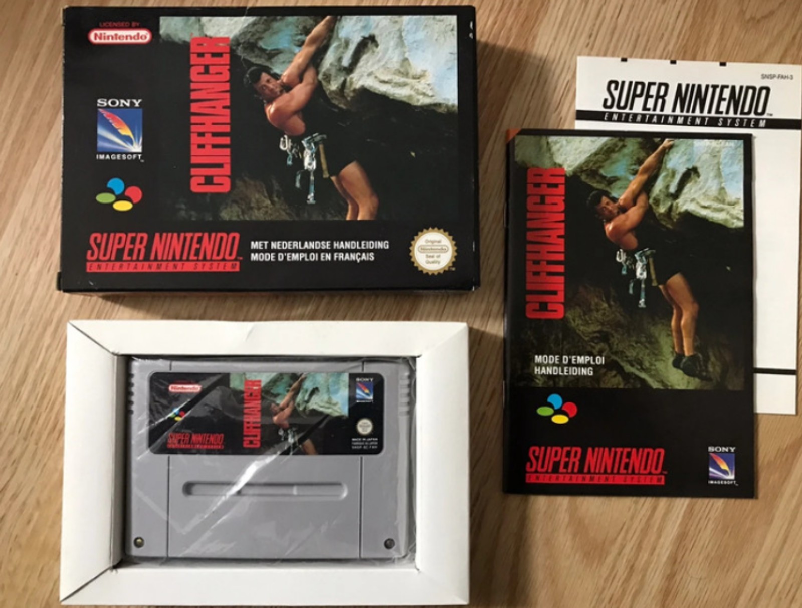 Very Rare Super Nintendo SNES Game Complete In Box Pal FAH Cliffhanger TBE