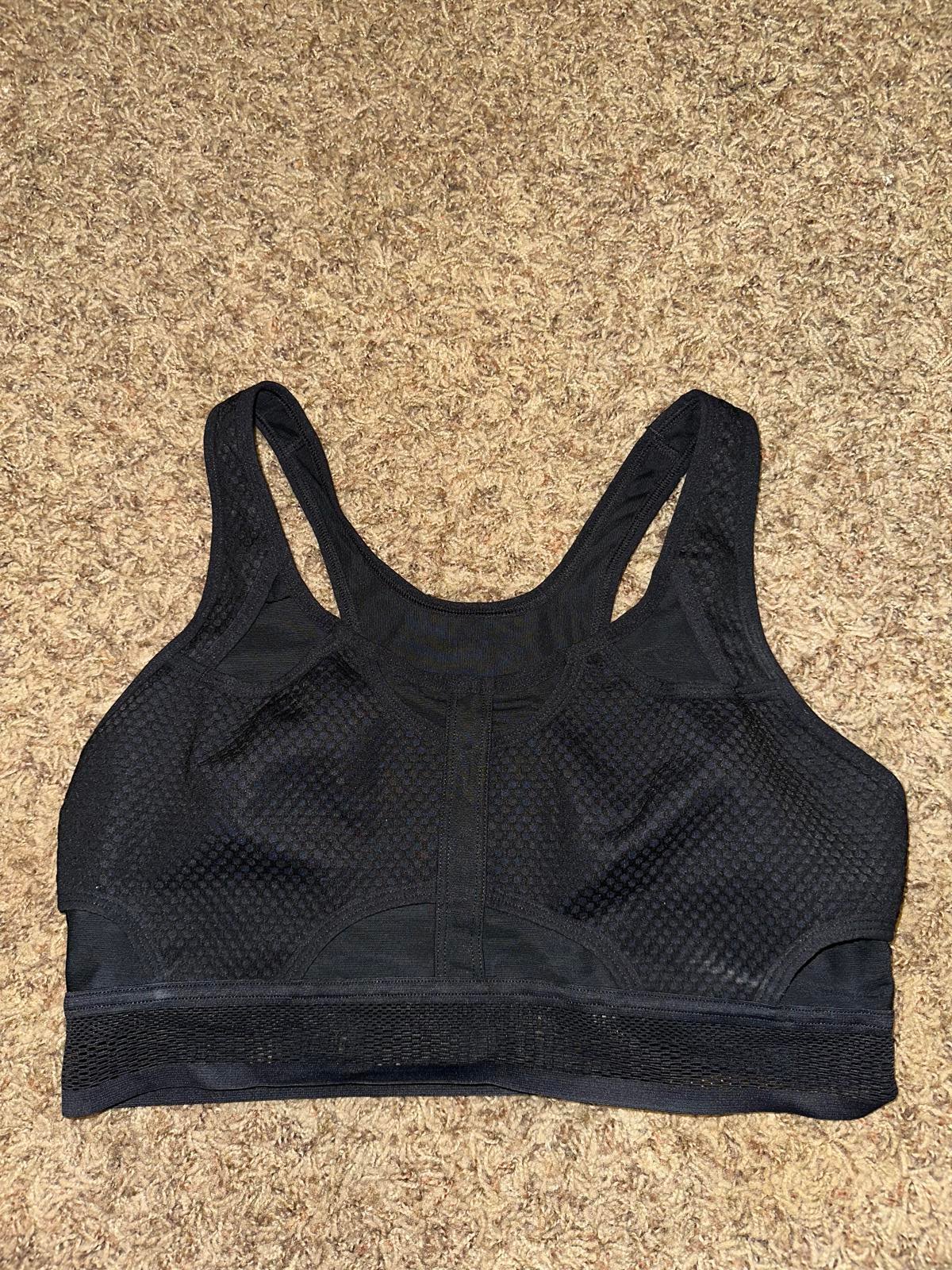 Nike Women's Dri-Fit Swoosh Ultrabreathe Sports Bra
