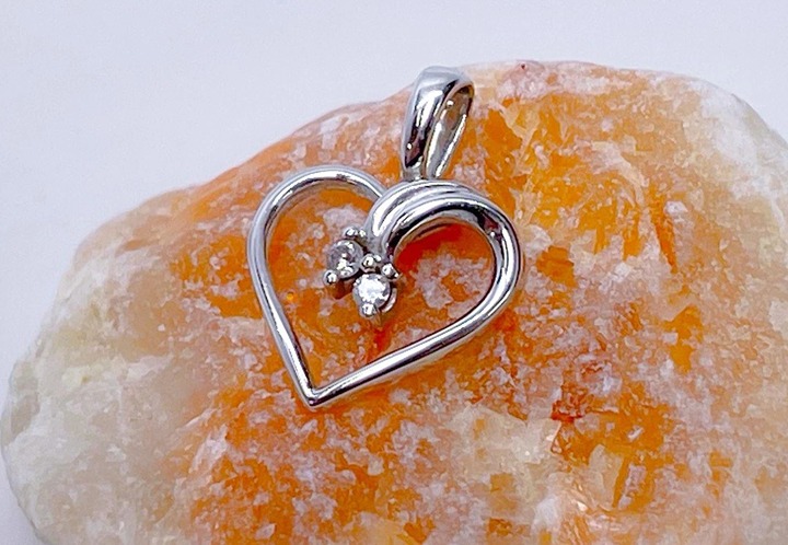 10K Solid White Gold w/ Sapphires Ribbed Open Heart Pendant