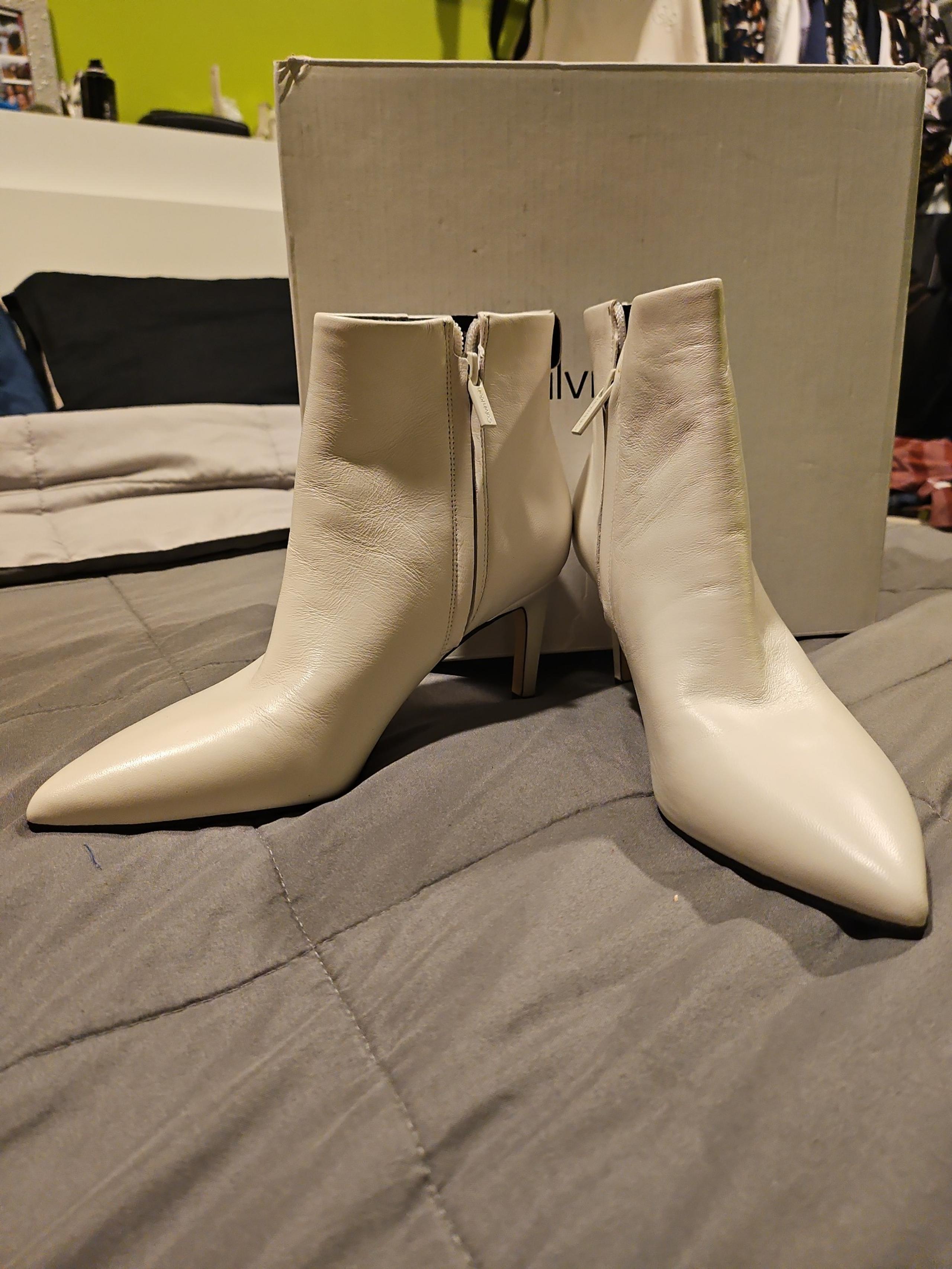 Boots White Calvin Klein New size 7