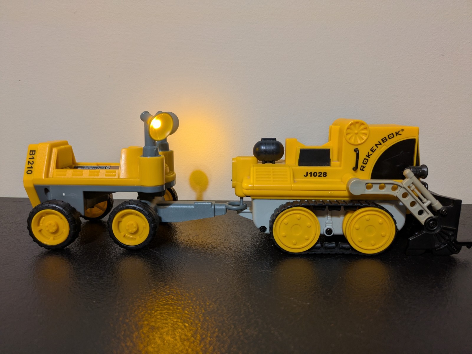 ROKENBOK 2625 RC Loader W/B1210 Night Shift Trailer Tested Truck Missing Cover