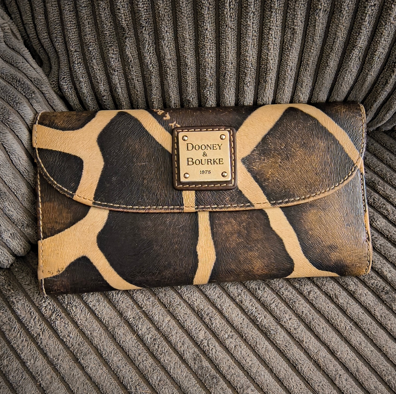 Rare Vintage Y2K Dooney & Bourke Brown Giraffe Print Leather Flap Long Wallet