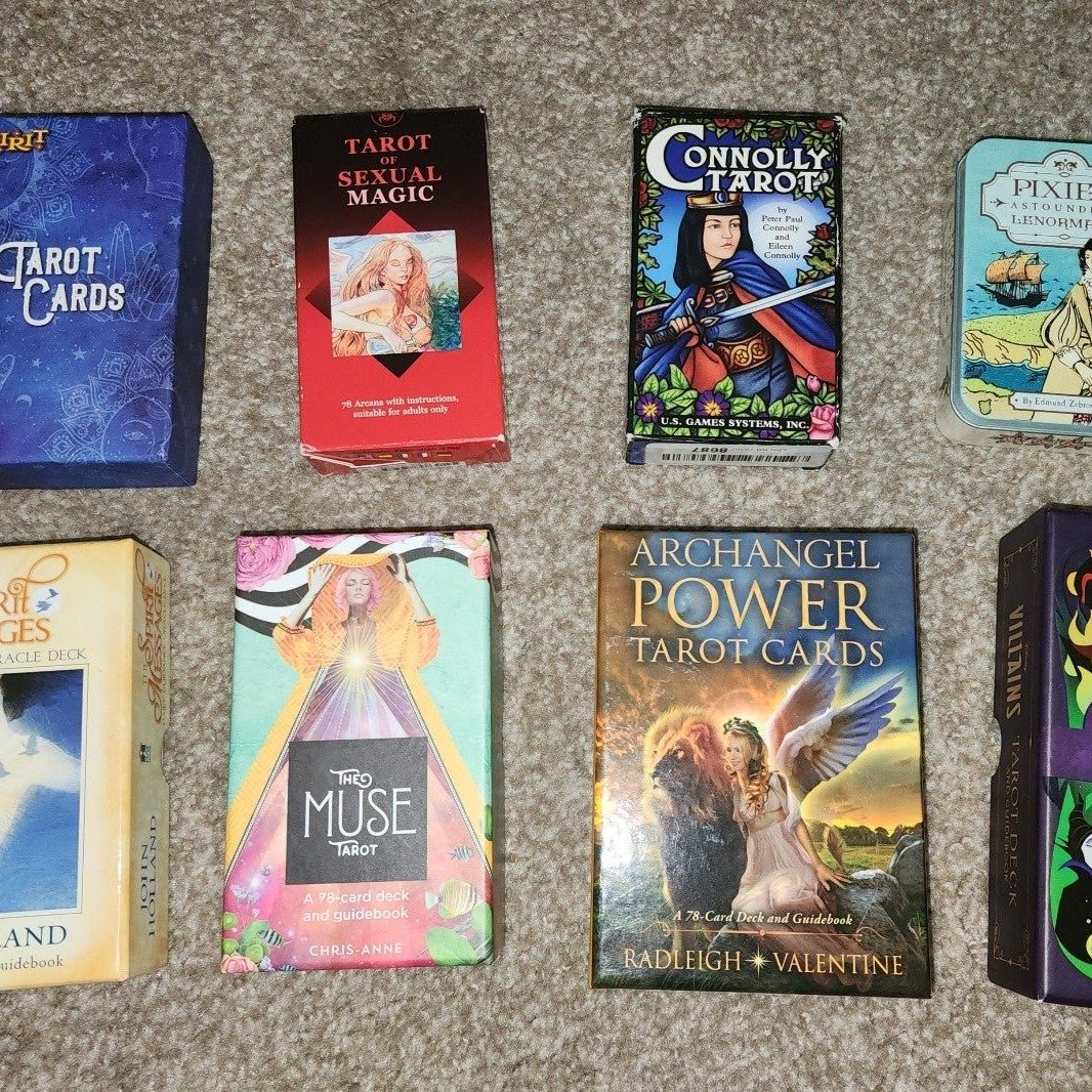 Tarot oracle cards