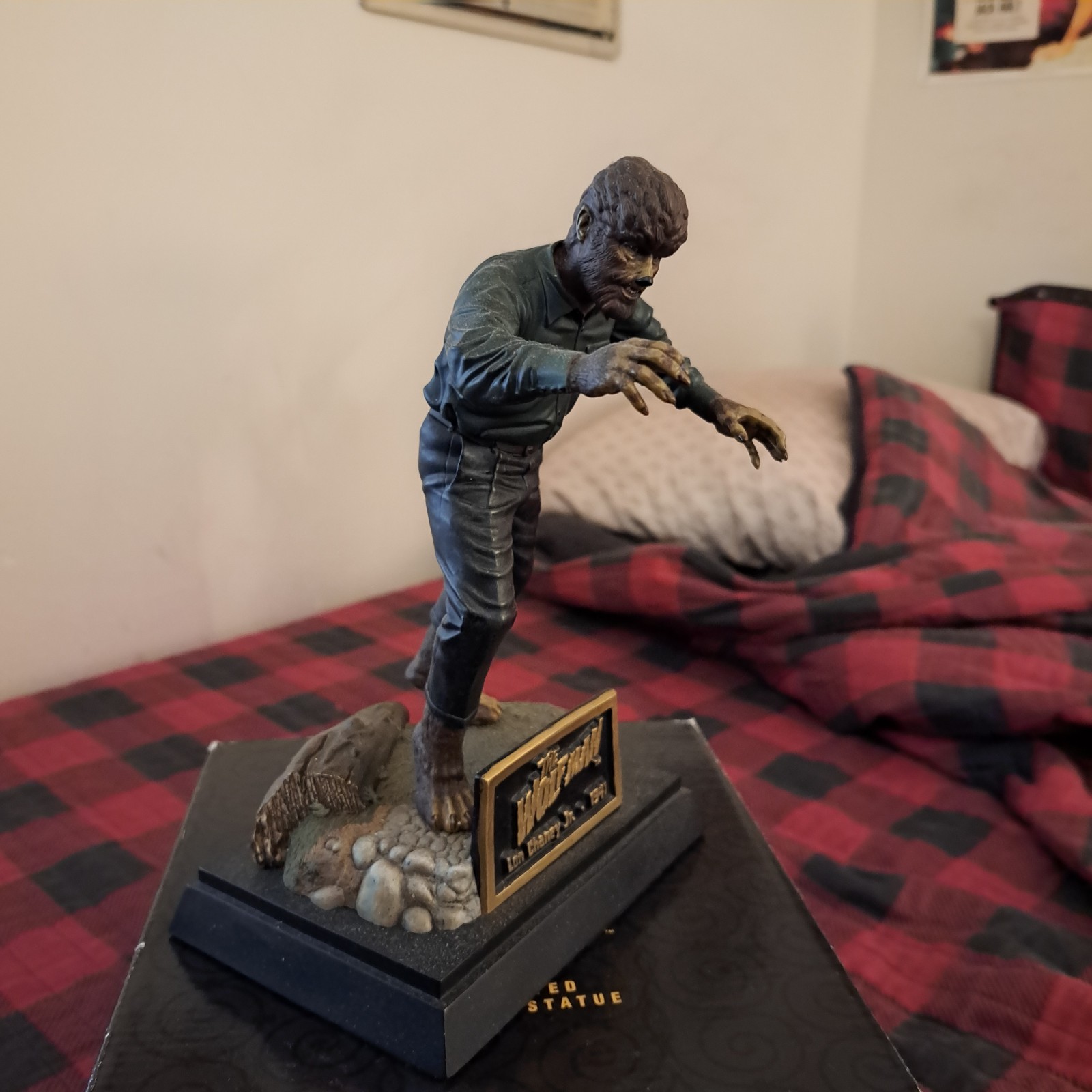 statue